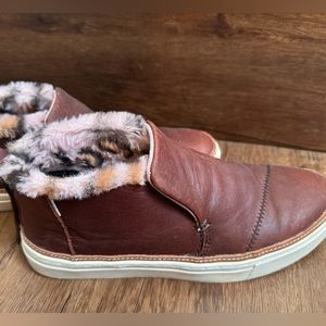 TOMS Bootie. Warm with fleece lining